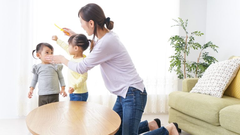 Why Does One Sibling Have Lice and Not the Others?