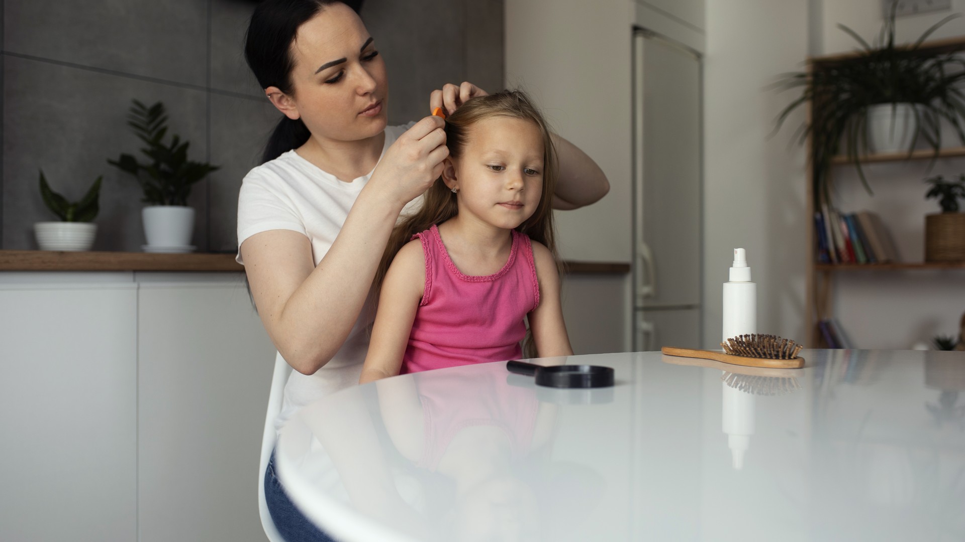 Upgraded: Can Lice Survive on Headbands, Brushes, and Hair Ties?